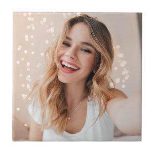 Je gezicht op een onderzetter op een verjaardagspl tegeltje