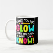 Je gloeit Funny Test Testing Day Teacher Kinder Koffiemok (Links)