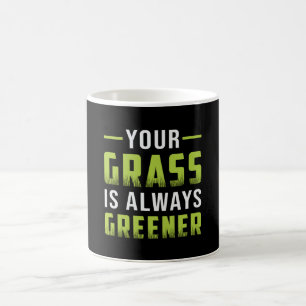 Je gras is altijd groener landschap grappig koffiemok