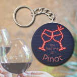 Je had me bij Pinot Sleutelhanger<br><div class="desc">De ronde knoop sleutelhanger kenmerkt leuke tekst "u had me bij Pinot"en twee neon wijnglazen op een middernacht blauwe bakachtergrond. Sleutelhangers maken gedenkwaardige cadeaus voor familie en vrienden of voor jezelf creëer. Verander naar je favoriete wijn.</div>