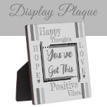 Je hebt deze bemoedigende grijs fotoplaat<br><div class="desc">Klein vierkant plaatje / 5, 25 x 5, 25 met Easel Enmoegement,  positief vibes plaque gift idee. Een geschenk voor iemand waar je om geeft,  die misschien een kleine dagelijkse herinnering nodig heeft die ze kunnen doorstaan wat hen zorgen baart. Er is altijd hoop en liefde. Donker en lichtgrijs.</div>