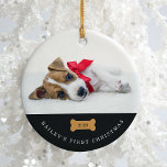 Je hond is de eerste kerst | Kool met foto's Keramisch Ornament<br><div class="desc">Deze schattige feestdag zegt de naam van je hond,  en dat het hun eerste Kerstmis is! Je kunt het jaar toevoegen in het midden van het schattige hondenbot,  en je puppy's foto toevoegen aan de voorkant en een andere aan de achterkant.</div>