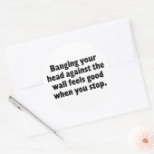 Je hoofd tegen de muur hangen ronde sticker (Envelop)