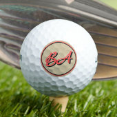 Je Initialen in rood en zwart op zand Golfballen