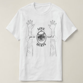 Je kat is boos op shirt