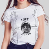 Je kat is boos op shirt