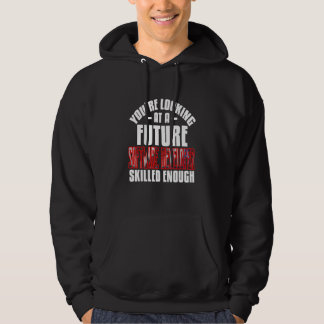 Je kijkt naar een softwareontwikkelaar met voldoen hoodie