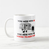 Je knoeit met mij, je knoeit met het hele caravanp koffiemok (Links)