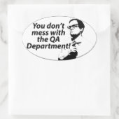 Je knoeit niet met de QA Department Oval Sticker (Tas)