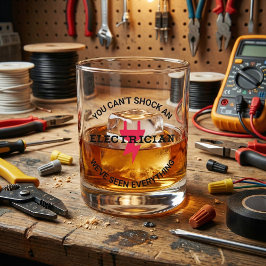 Je kunt een elektricien niet shockeren whisky glas