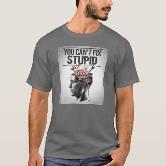 Je kunt geen domme dingen repareren. t-shirt (Voorkant)