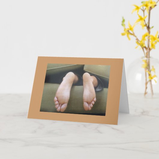 JE KUNT HET NIET VERBERGEN - OVER DE HILL BIRTHDAY KAART (Gele Bloem)