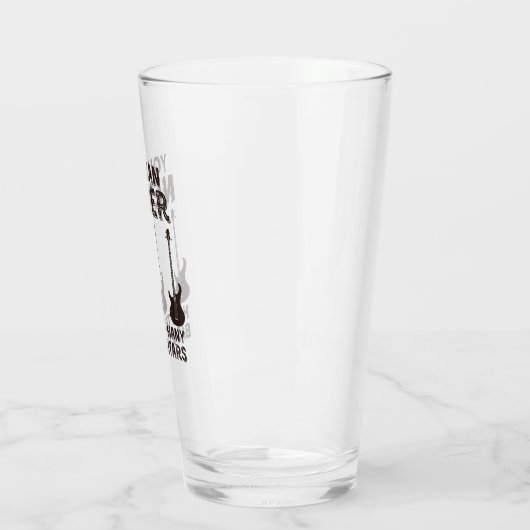 Je kunt nooit te veel gitaren hebben glas (Links)