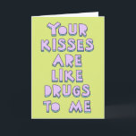 Je kussen zijn als drugs voor mij, liefdesbekenten kaart<br><div class="desc">Een grappige en sullige liefdeskaart om je unieke liefde te delen voor een speciale gelegenheid zoals Valentijnsdag,  jubileum of gewoon omdat je ze mist. Pas de berichten binnenin aan en/of personaliseer ze voor een groter effect</div>