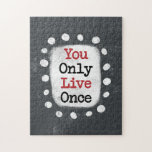 Je leeft maar één keer YOLO Jigsaw Puzzle Legpuzzel<br><div class="desc">Vetgedrukte tekst met de tekst "You Only Live Once" is gecentreerd tegen een grijze achtergrond. De zwarte tekst bevindt zich op een witte rechthoek met grote getextureerde witte stippen eromheen,  wat een speels contrast biedt tegen de achtergrond van de effen kleur.</div>