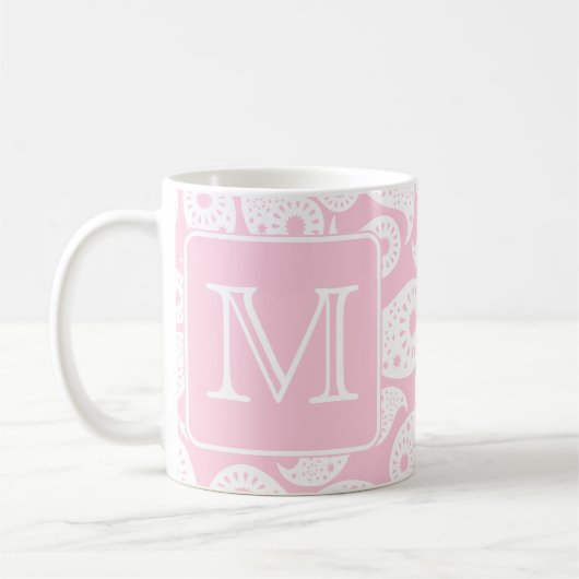 Je Letter Monogram. Roze Paisley Pattern. Koffiemok (Links)