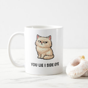 Je liegt, ik kijk je van opzij aan, pluizige crème koffiemok