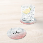 je logo op roos goudglitter witte marmer ronde kartonnen onderzetter (Insitu)