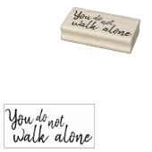 Je loopt niet alleen. rubberstempel (Gestempeld)