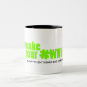 Je maakt je eigen geluk groene shamrock tweekleurige koffiemok (Center)