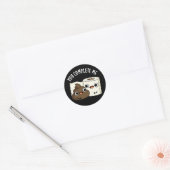 Je maakt me Grappig Pop Pun Dark BG Ronde Sticker (Envelop)