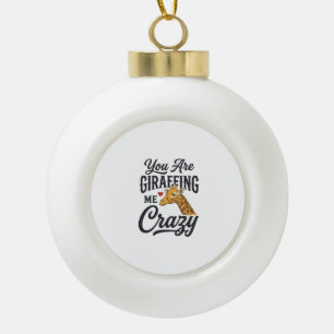 Je maakt me helemaal gek, grappig giraffe T-shirt_ Keramische Bal Ornament