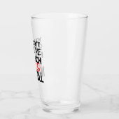 Je maakt me niet bang dat ik meisjes trakteer. glas (Links)