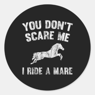 Je maakt me niet bang, ik rij op een merrie, een v ronde sticker