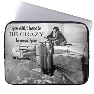 Je moet gek zijn om hier te werken Margaret Bourke Laptop Sleeve