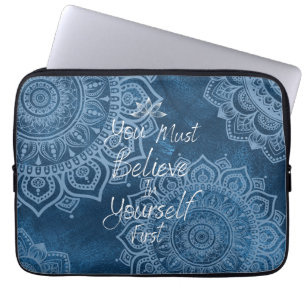 Je moet in jezelf geloven   Mandala   Donkerblauw Laptop Sleeve