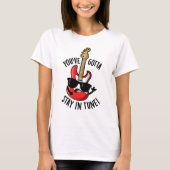 Je moet in Tune Funny Guitar Pun blijven T-shirt (Voorkant)
