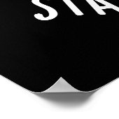 Je moet in Tune Funny Guitar Pun Dark BG blijven Poster (Hoek)