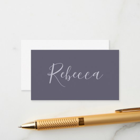 Je naam | Elegant Lavendel Script op Hazy Paarse Informatiekaartje (Voorkant / Achterkant in situ)