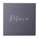 Je naam | Elegant Lavendel Script op Hazy Paarse Tegeltje<br><div class="desc">Jouw naam of een andere tekst in elegante kalligrafie,  pas aan hoe u maar wilt.</div>