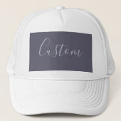 Je naam | Elegant Lavendel Script op Hazy Paarse Trucker Pet (Voorkant)