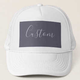 Je naam | Elegant Lavendel Script op Hazy Paarse Trucker Pet