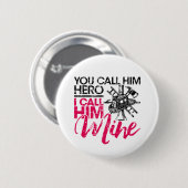 Je noemt hem Hero ik noem hem mijn vrouw. Ronde Button 5,7 Cm (Voorkant /achterkant)