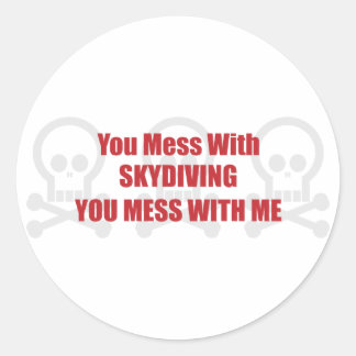 Je rommelt met skydiving en je rommelt met mij ronde sticker