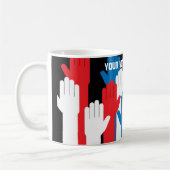 Je stem gaat over patriottische handen koffiemok (Links)