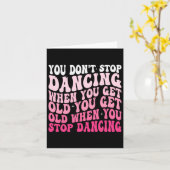 Je stopt niet met dansen als je een oude grappige kaart (Gele Bloem)