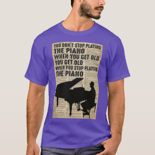 Je stopt niet met piano spelen als je oud wordt. t-shirt