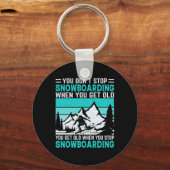 Je stopt niet met snowboarden als je oude sneeuw h sleutelhanger (Voorkant)
