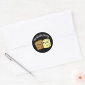 Je verdient Butter Funny Food Pun Dark BG Ronde Sticker (Envelop)