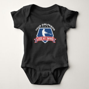 Je Vriendin houdt van mijn swing Baseball Player Romper