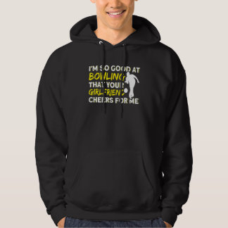 Je vriendin juicht voor mij bij het bowlen van een hoodie