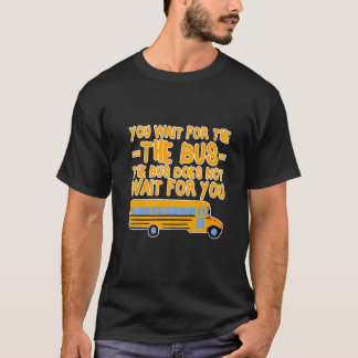 Je wacht op de bus, de bus wacht niet op jou t-shirt