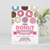 je wilt deze donuts verjaardagsfeestje niet missen kaart (Staand voorkant)