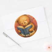 Je wordt bemind – Zachte Beer Ronde Sticker (Envelop)