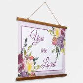 Je wordt Liefdevol behandeld bloem Hangend Wandkleed (Gebogen)