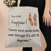 Je ziet er gelukkiger uit! Funny Wool sokken gezeg Tote Bag